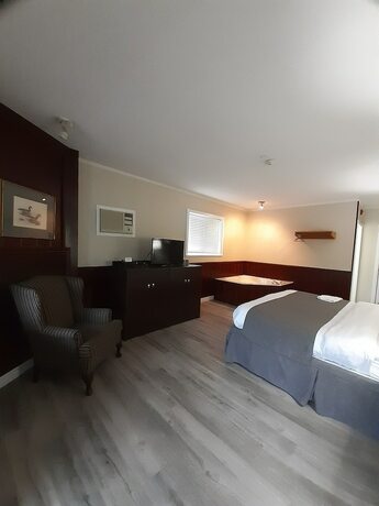 Imagen de la habitación del Hotel Algonquin Lakeside Inn. Foto 17