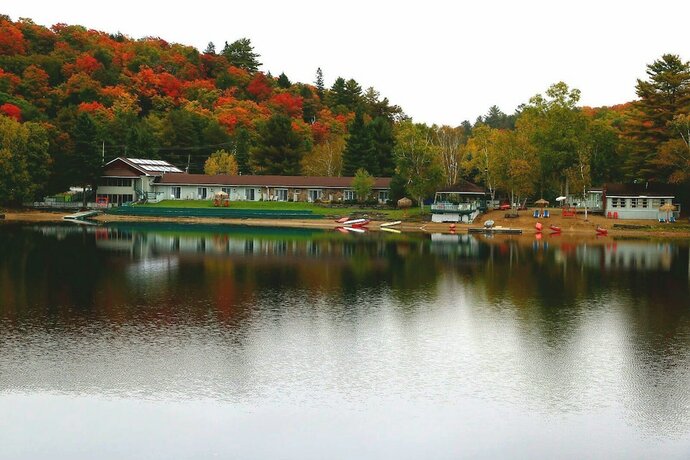 Imagen general del Hotel Algonquin Lakeside Inn. Foto 7