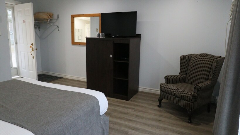 Imagen general del Hotel Algonquin Lakeside Inn. Foto 10