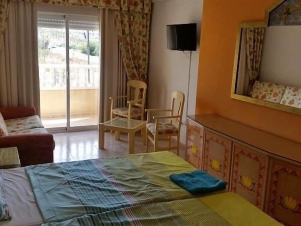 Imagen de la habitación del Hotel Algorfa. Foto 5
