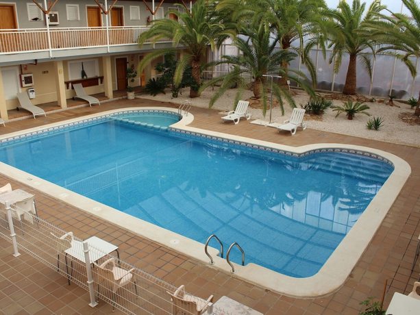 Imagen de la piscina del Hotel Algorfa. Foto 9