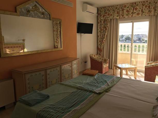 Imagen de la habitación del Hotel Algorfa. Foto 7