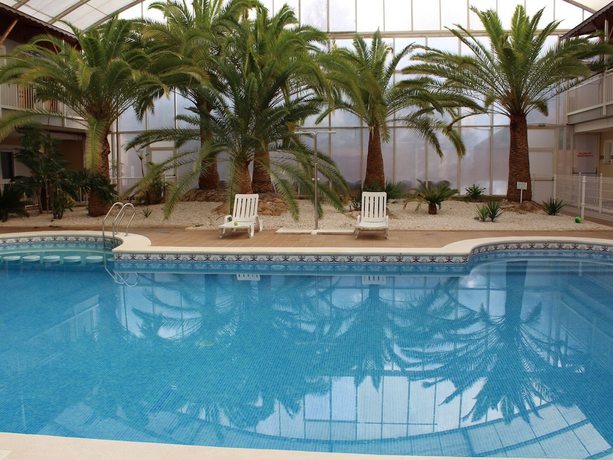 Imagen de la piscina del Hotel Algorfa. Foto 10