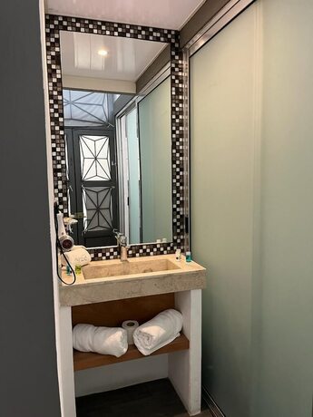 Imagen de la habitación del Hotel Alhaja. Foto 18
