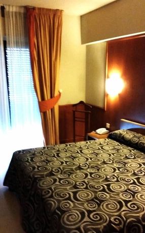 Imagen de la habitación del Hotel Alhama. Foto 15