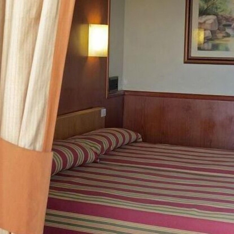 Imagen de la habitación del Hotel Alhama. Foto 17