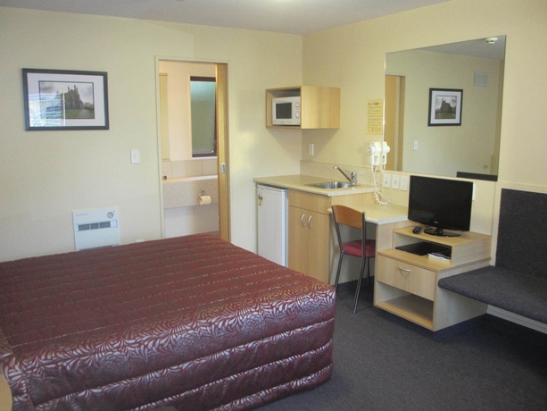 Imagen de la habitación del Hotel Alhambra Oaks Motor Lodge. Foto 2