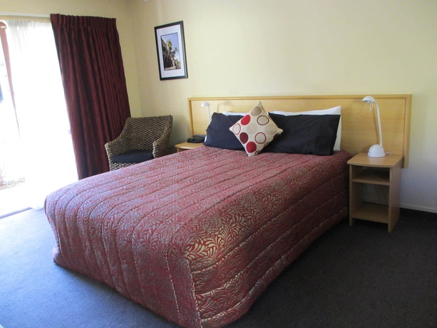 Imagen de la habitación del Hotel Alhambra Oaks Motor Lodge. Foto 5