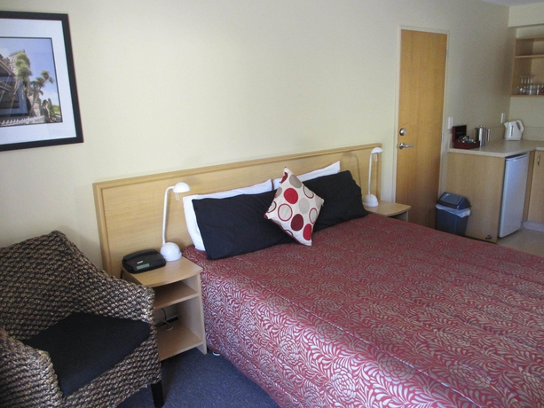 Imagen de la habitación del Hotel Alhambra Oaks Motor Lodge. Foto 6