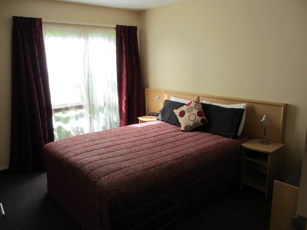 Imagen de la habitación del Hotel Alhambra Oaks Motor Lodge. Foto 7