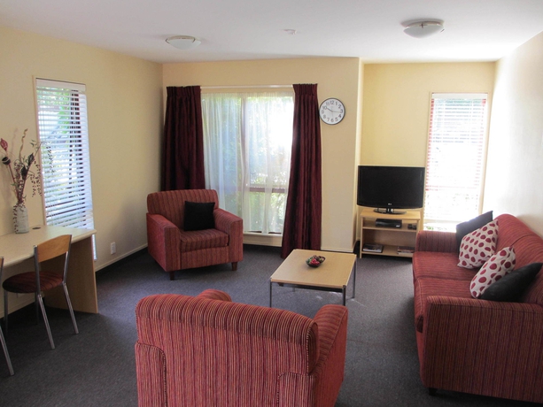 Imagen de los interiores del Hotel Alhambra Oaks Motor Lodge. Foto 9