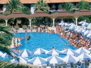 Imagen de la piscina del Hotel Ali Bey Park Hotel. Foto 7