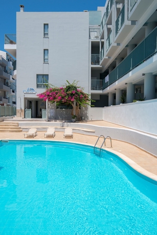 Imagen de la piscina del Hotel Alia Beach. Foto 17