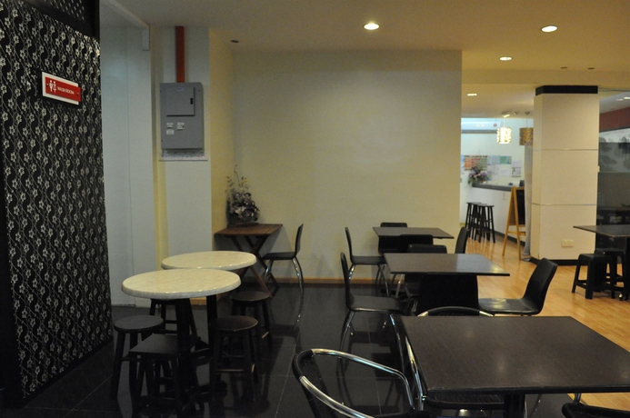 Imagen del bar/restaurante del Hotel Alia Express Ferringhi. Foto 1