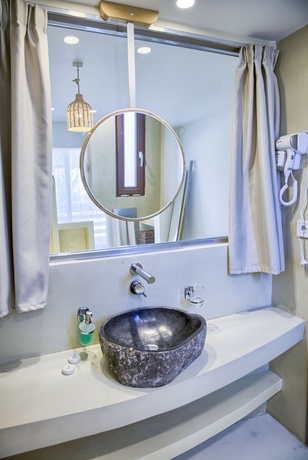 Imagen de la habitación del Hotel Alia Luxury Suites and Spa. Foto 17