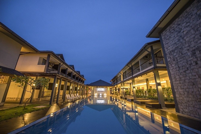 Imagen de la piscina del Hotel Alia Residence. Foto 14