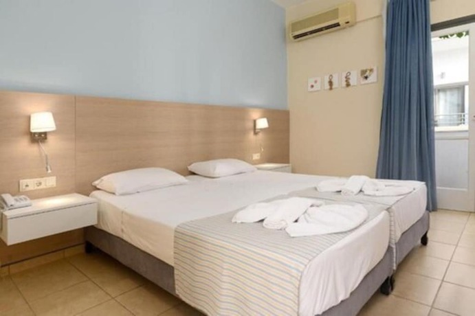 Imagen de la habitación del Hotel Alianthos Beach. Foto 7
