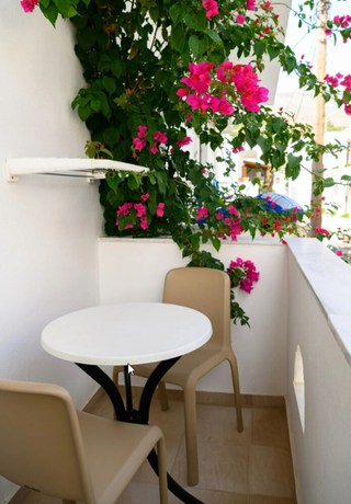 Imagen de la habitación del Hotel Alianthos Beach. Foto 15