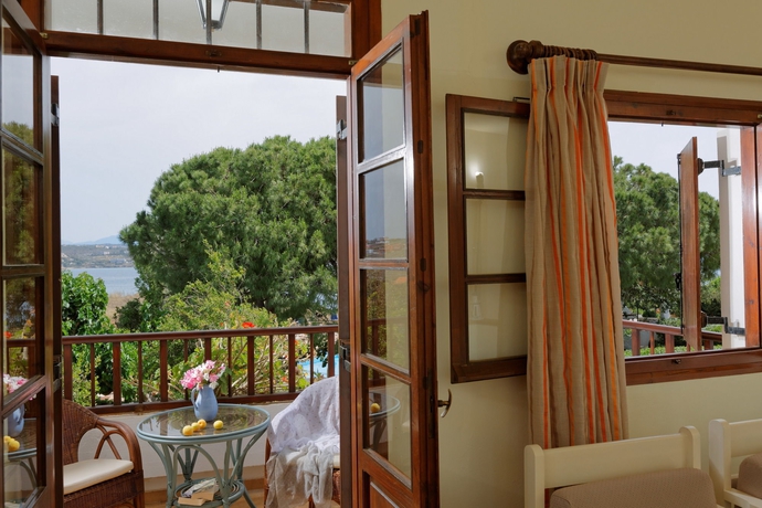 Imagen de la habitación del Hotel Alianthos Suites. Foto 4