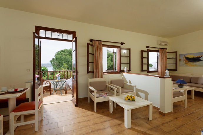 Imagen de la habitación del Hotel Alianthos Suites. Foto 5