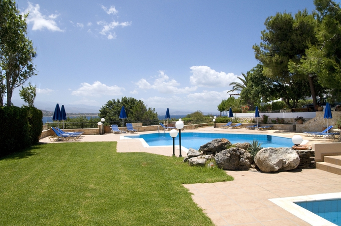 Imagen de la piscina del Hotel Alianthos Suites. Foto 12