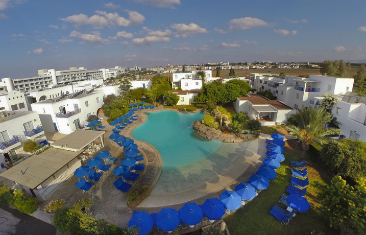 Imagen de la piscina del Hotel Aliathon Aegean. Foto 14