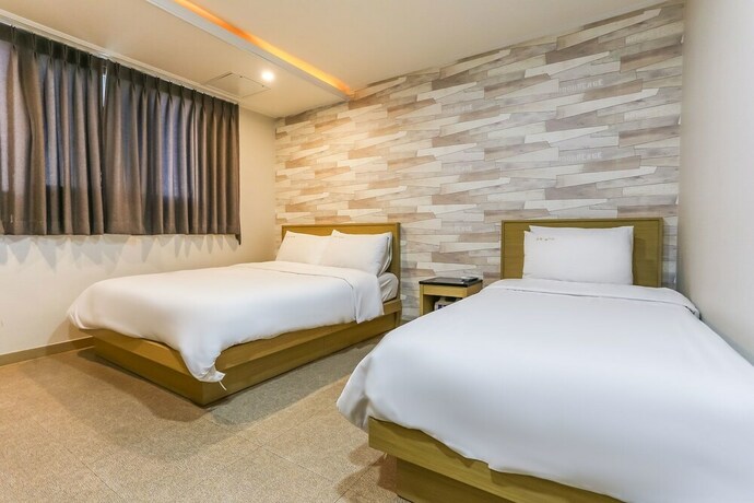 Imagen de la habitación del Hotel Aliba. Foto 7