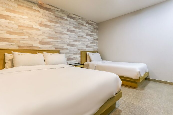 Imagen de la habitación del Hotel Aliba. Foto 8