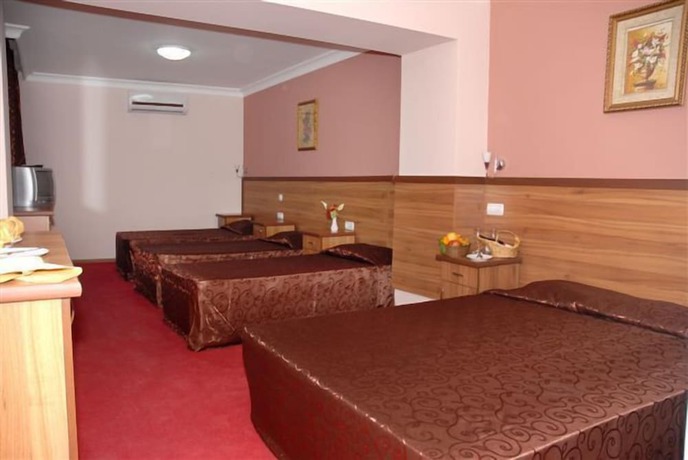 Imagen de la habitación del Hotel Alican. Foto 17