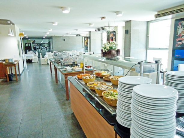 Imagen del bar/restaurante del Hotel Alice Vitoria By Nobile. Foto 3