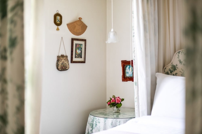 Imagen de la habitación del Hotel Alice's Cottages. Foto 11