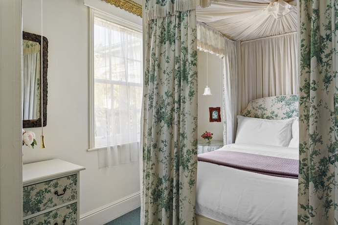 Imagen de la habitación del Hotel Alice's Cottages. Foto 17