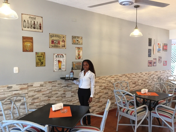 Imagen del bar/restaurante del Hotel Alicia Beach. Foto 6