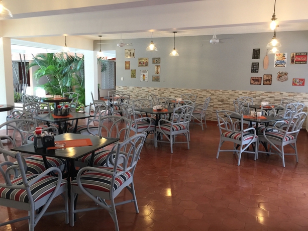 Imagen del bar/restaurante del Hotel Alicia Beach. Foto 7