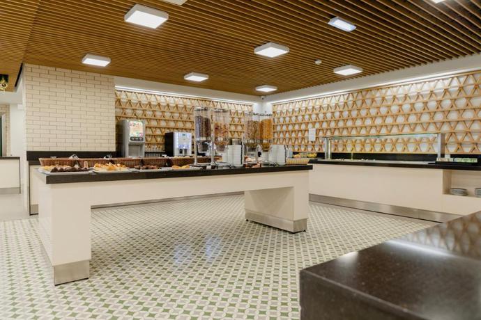 Imagen del bar/restaurante del Hotel Alif Campo Pequeno. Foto 2