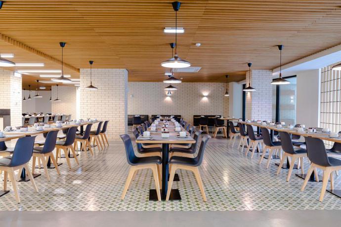 Imagen del bar/restaurante del Hotel Alif Campo Pequeno. Foto 3