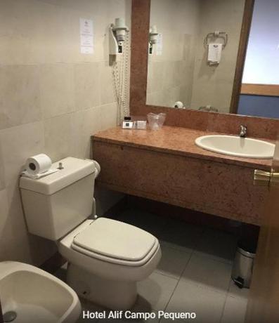 Imagen de la habitación del Hotel Alif Campo Pequeno. Foto 4