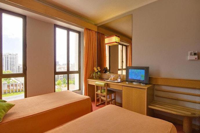 Imagen de la habitación del Hotel Alif Campo Pequeno. Foto 8