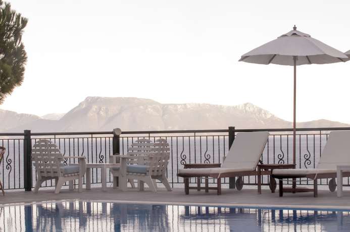 Imagen de la piscina del Hotel Aliki. Foto 13