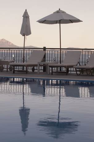 Imagen de la piscina del Hotel Aliki. Foto 18