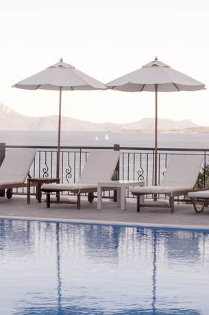 Imagen de la piscina del Hotel Aliki. Foto 20