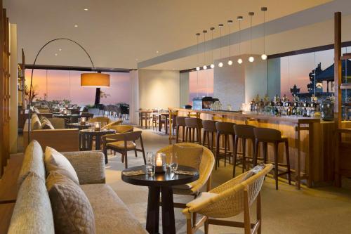 Imagen del bar/restaurante del Hotel Alila Seminyak, Bali. Foto 8