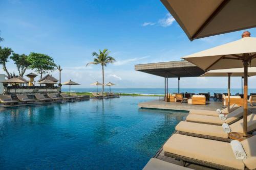 Imagen de la piscina del Hotel Alila Seminyak, Bali. Foto 20