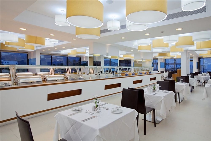 Imagen del bar/restaurante del Hotel Alimounda Mare. Foto 8