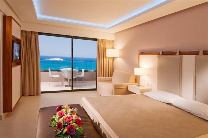 Imagen de la habitación del Hotel Alimounda Mare. Foto 9