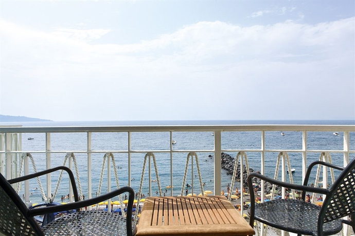 Imagen de la habitación del Hotel Alimuri Bay Resort. Foto 5