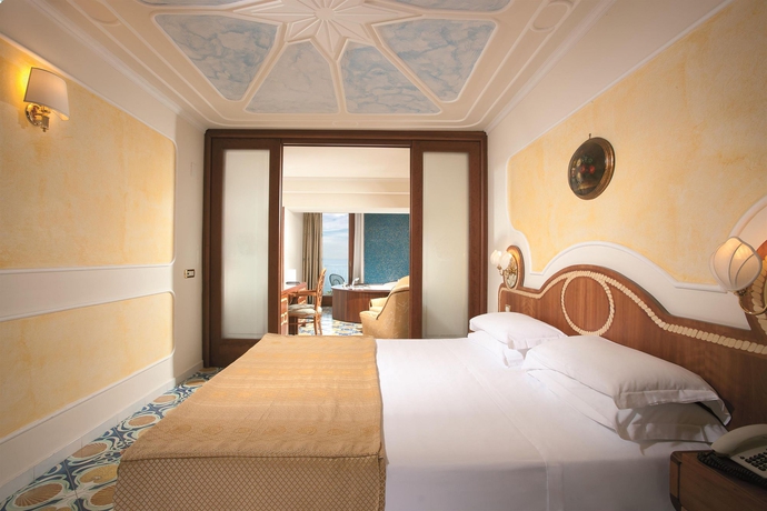 Imagen de la habitación del Hotel Alimuri Bay Resort. Foto 8