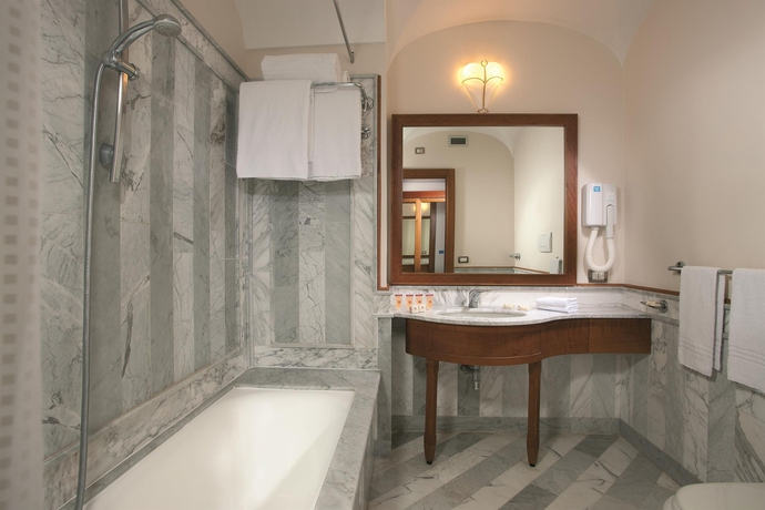 Imagen de la habitación del Hotel Alimuri Bay Resort. Foto 10