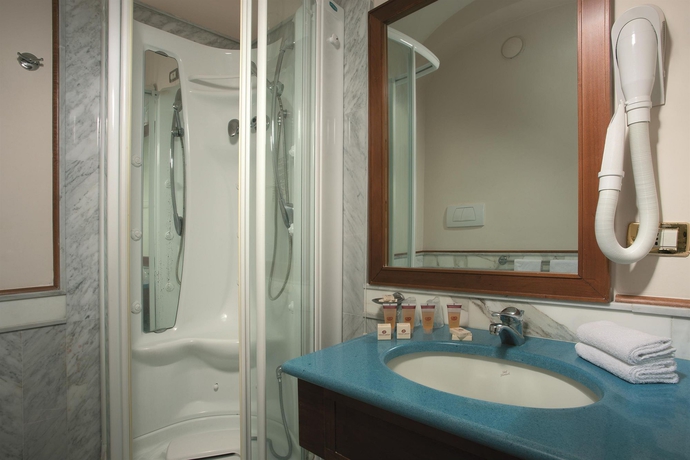 Imagen de la habitación del Hotel Alimuri Bay Resort. Foto 11