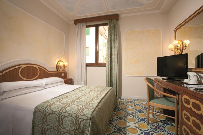 Imagen de la habitación del Hotel Alimuri Bay Resort. Foto 12